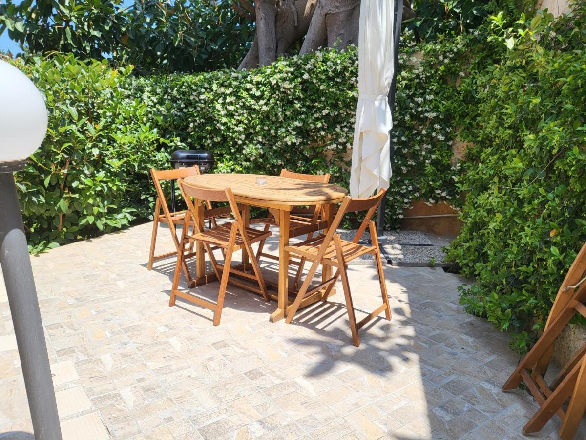 Residenza Don Camillo Villa Mondello Bagian luar foto