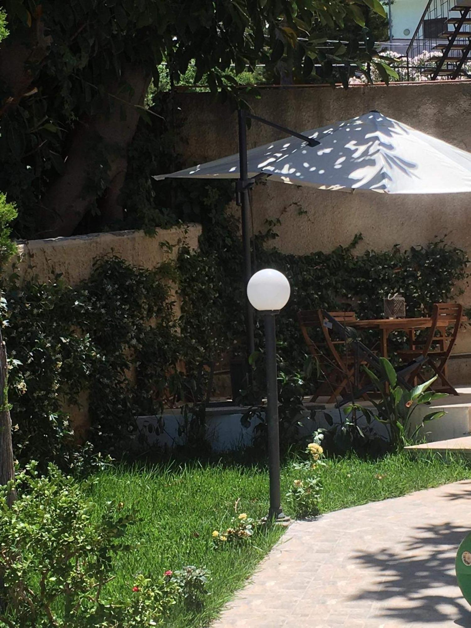 Residenza Don Camillo Villa Mondello Ruang foto