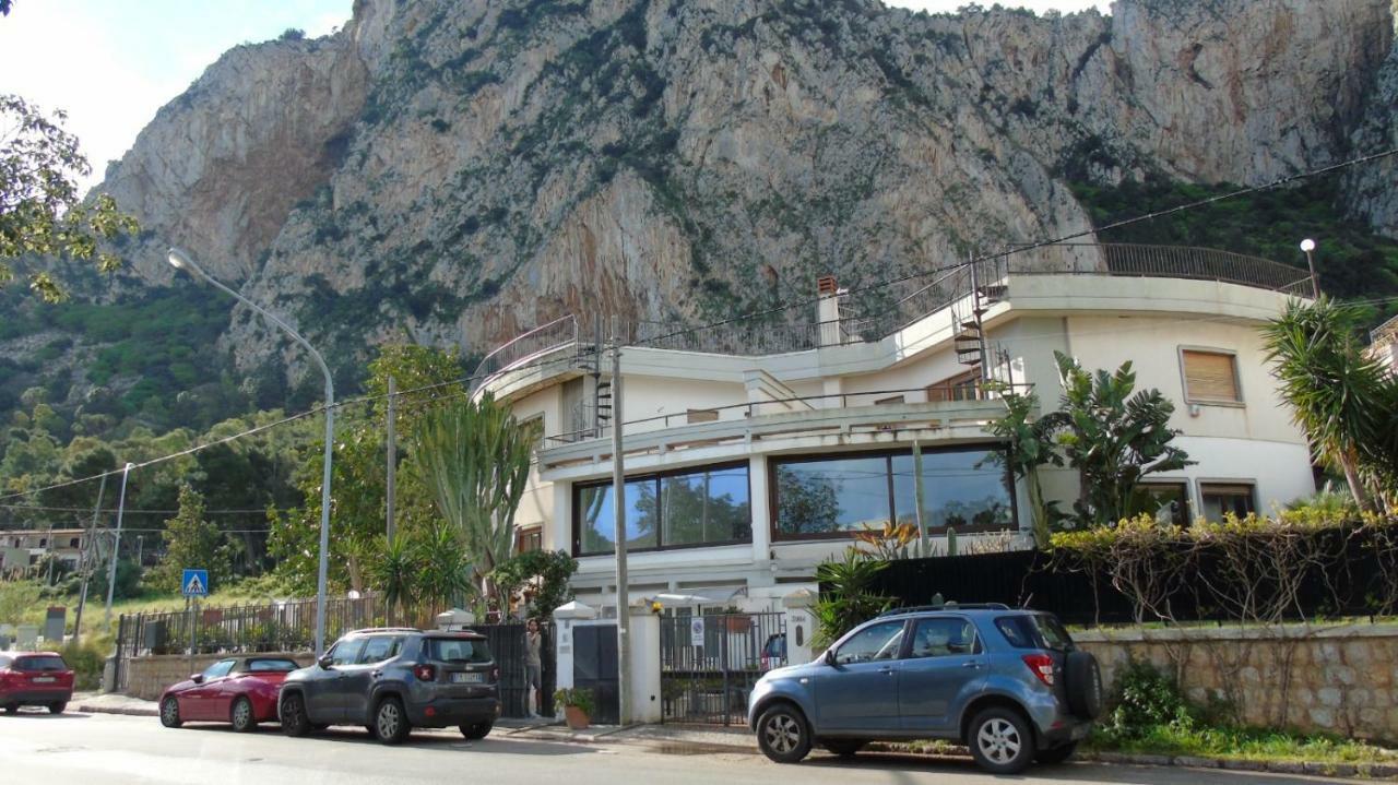 Residenza Don Camillo Villa Mondello Bagian luar foto