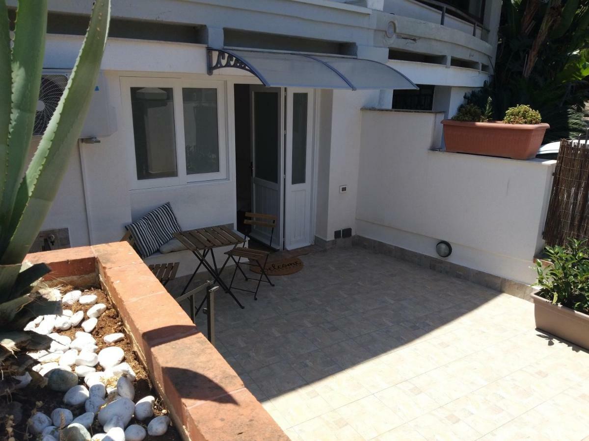 Residenza Don Camillo Villa Mondello Bagian luar foto